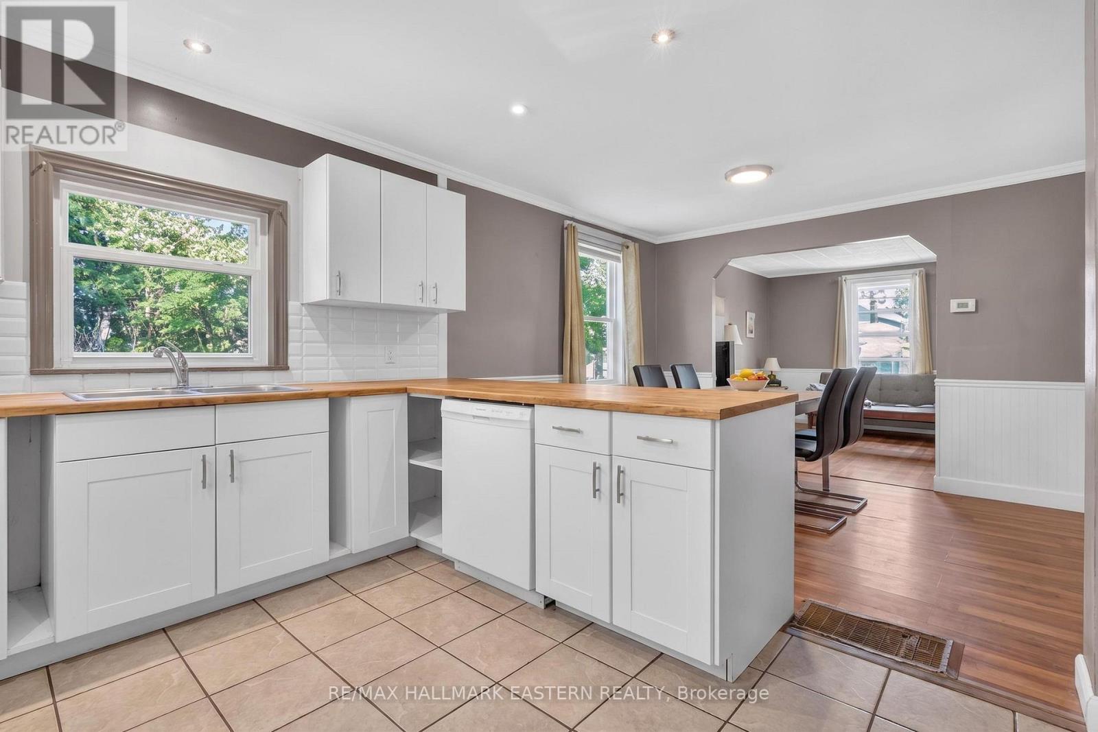 714 CHAMBERLAIN STREET - 21