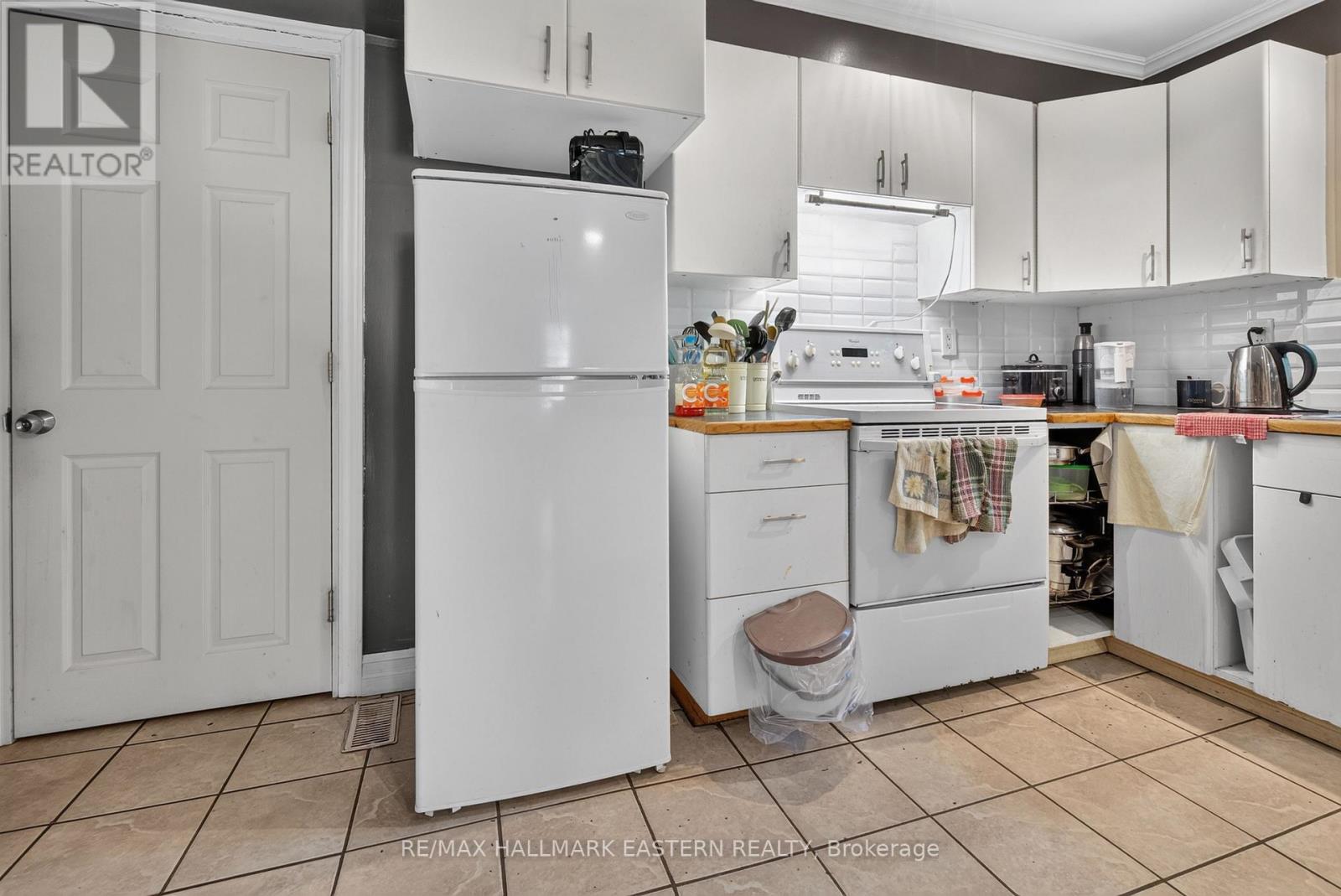 714 CHAMBERLAIN STREET - 23