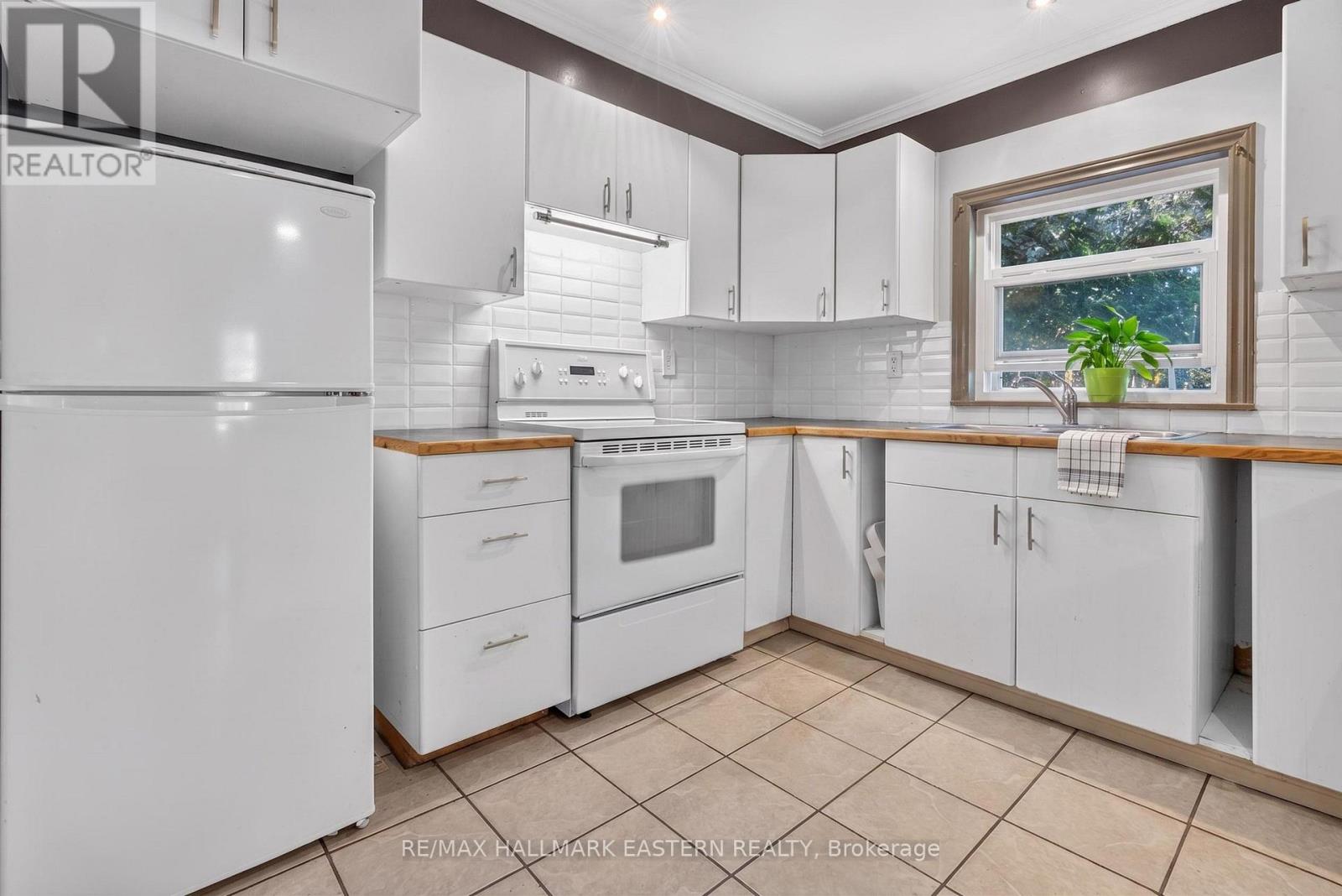 714 CHAMBERLAIN STREET - 24