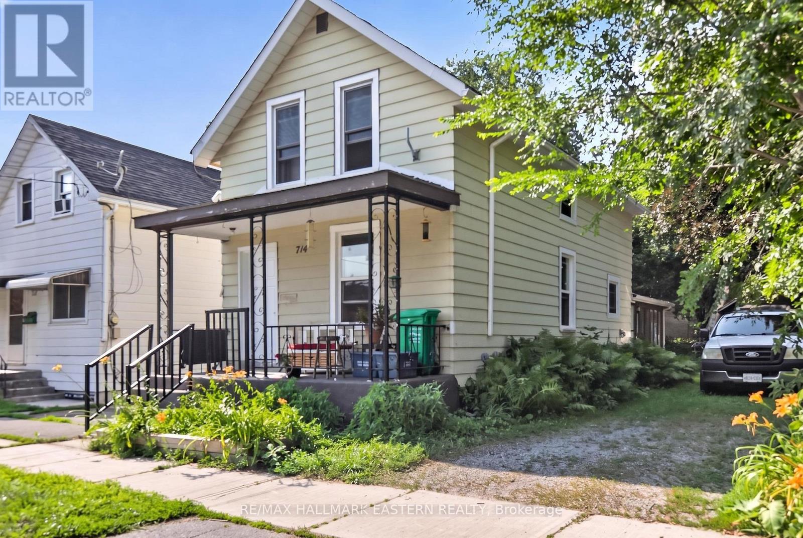 714 CHAMBERLAIN STREET - 3
