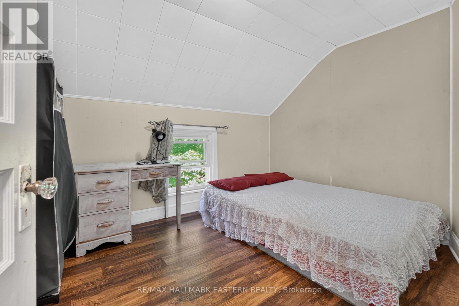 714 CHAMBERLAIN STREET - 34