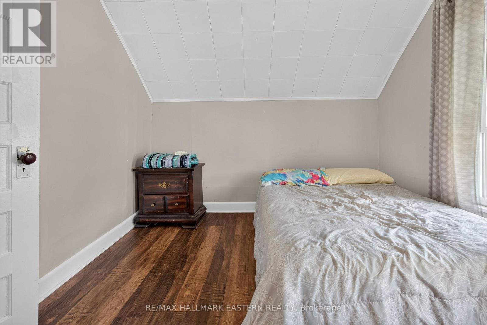 714 CHAMBERLAIN STREET - 36