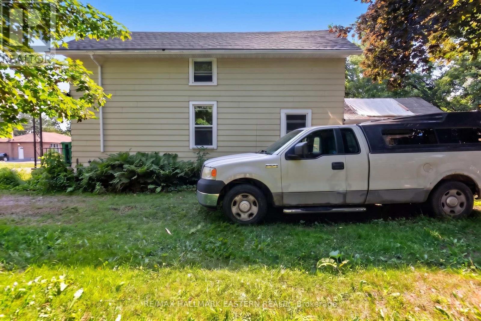 714 CHAMBERLAIN STREET - 42