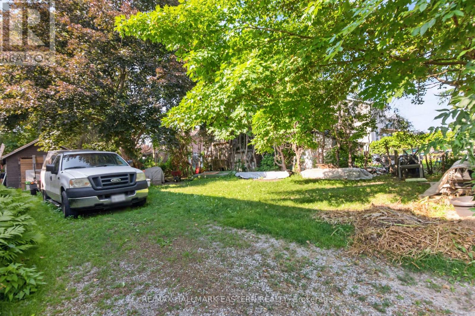 714 CHAMBERLAIN STREET - 44