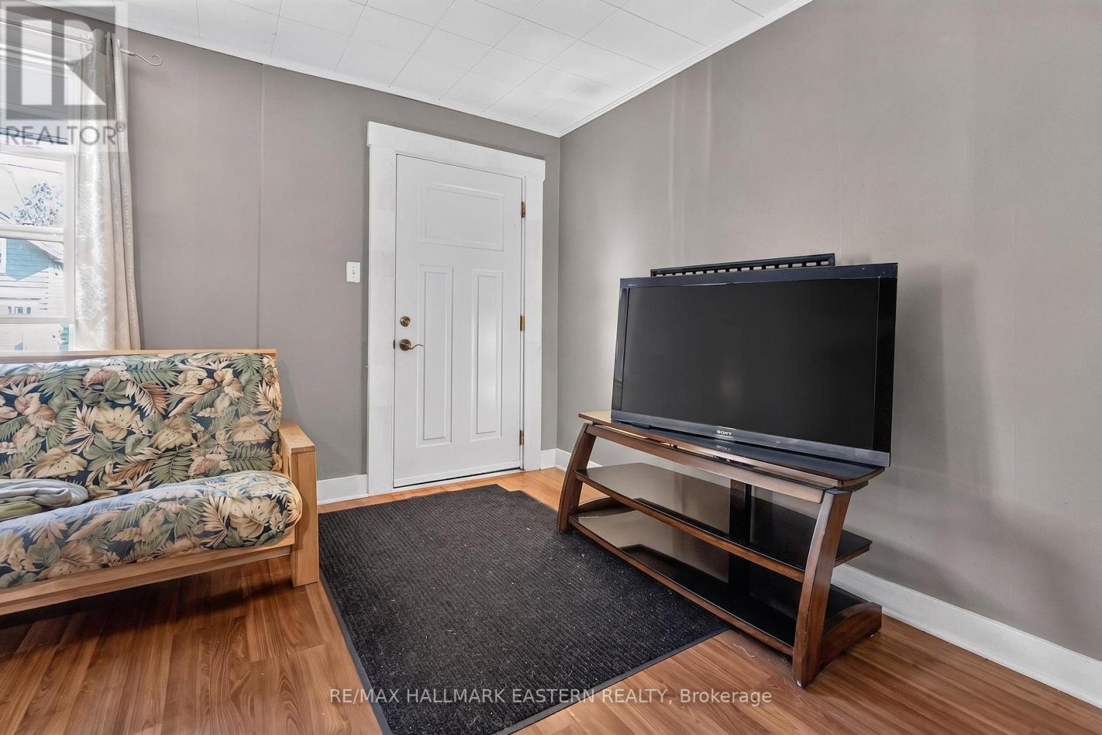 714 CHAMBERLAIN STREET - 6