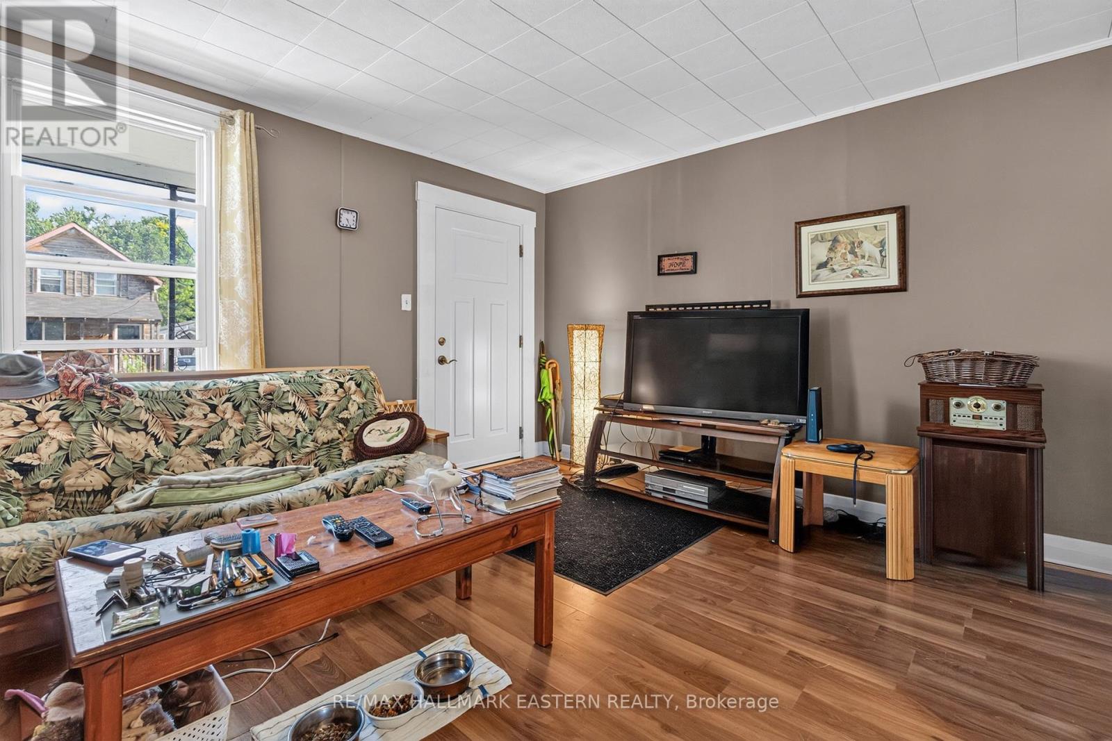 714 CHAMBERLAIN STREET - 8
