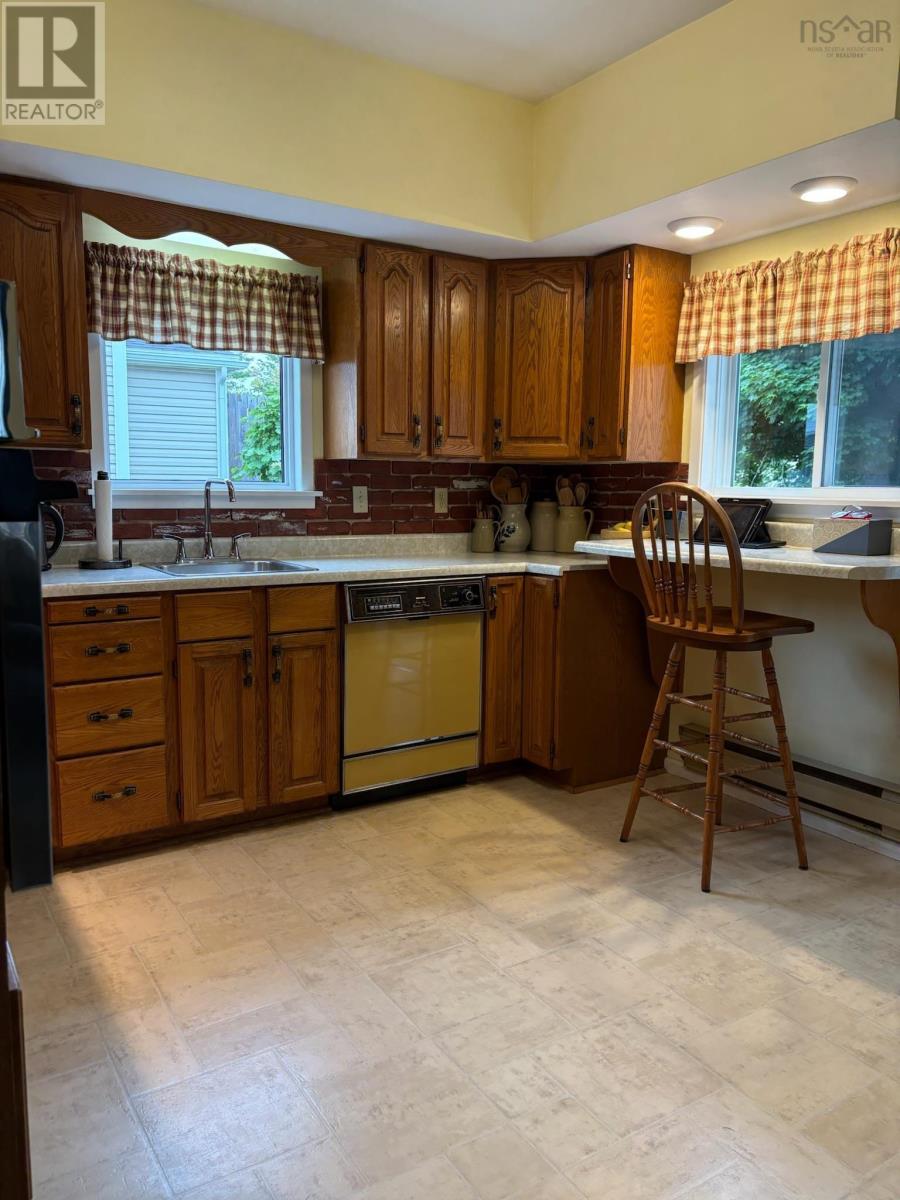 458 ROBIE Street - 10