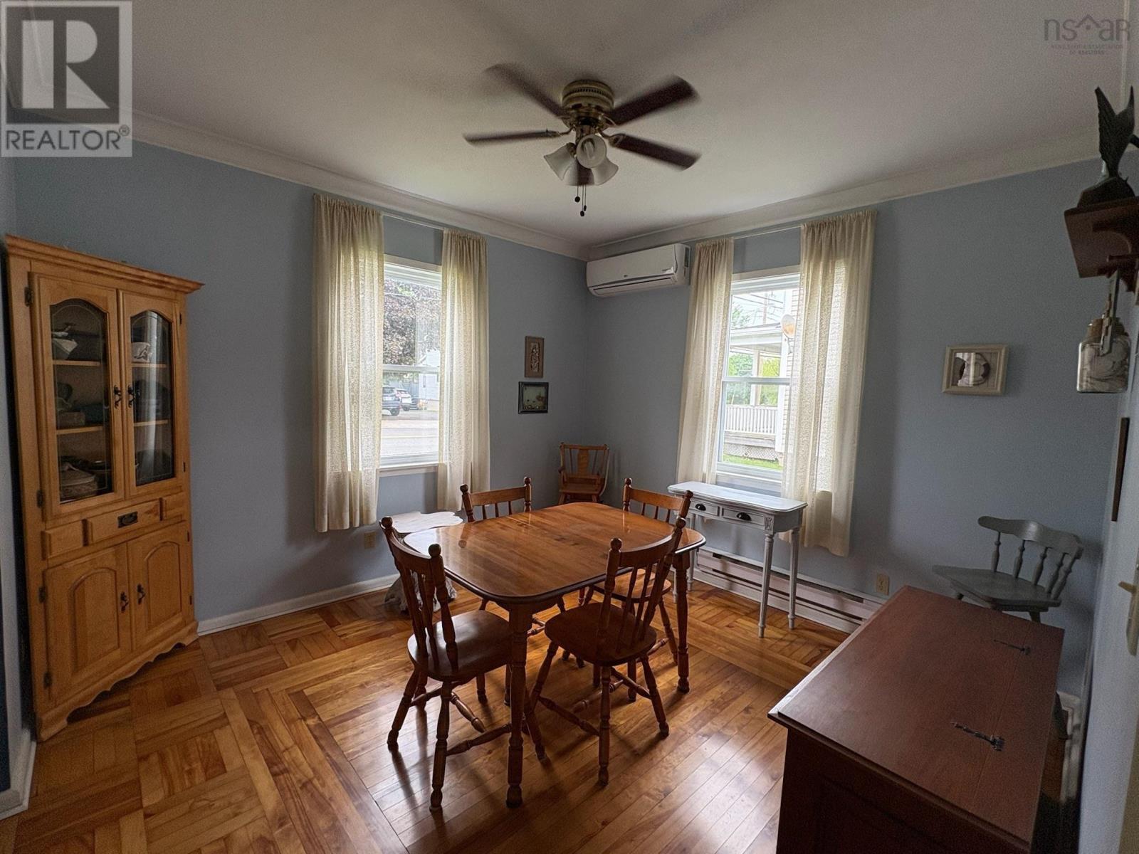 458 ROBIE Street - 8