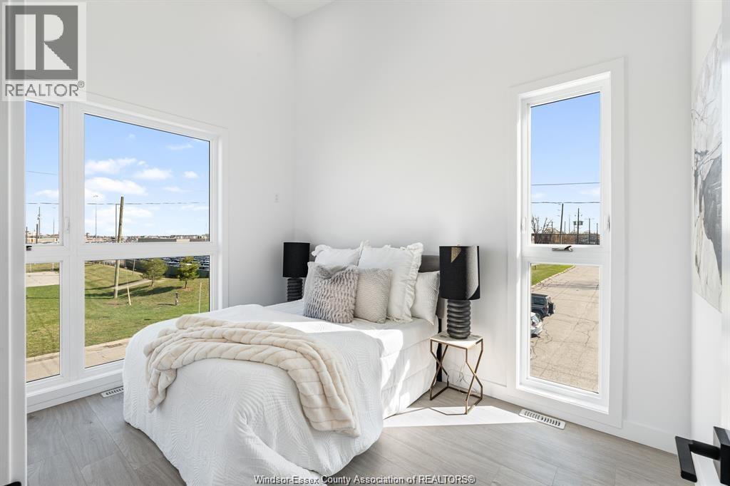 2041 SENECA STREET - 24