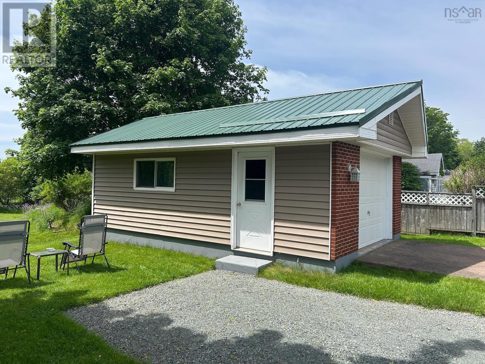 458 ROBIE Street - 33
