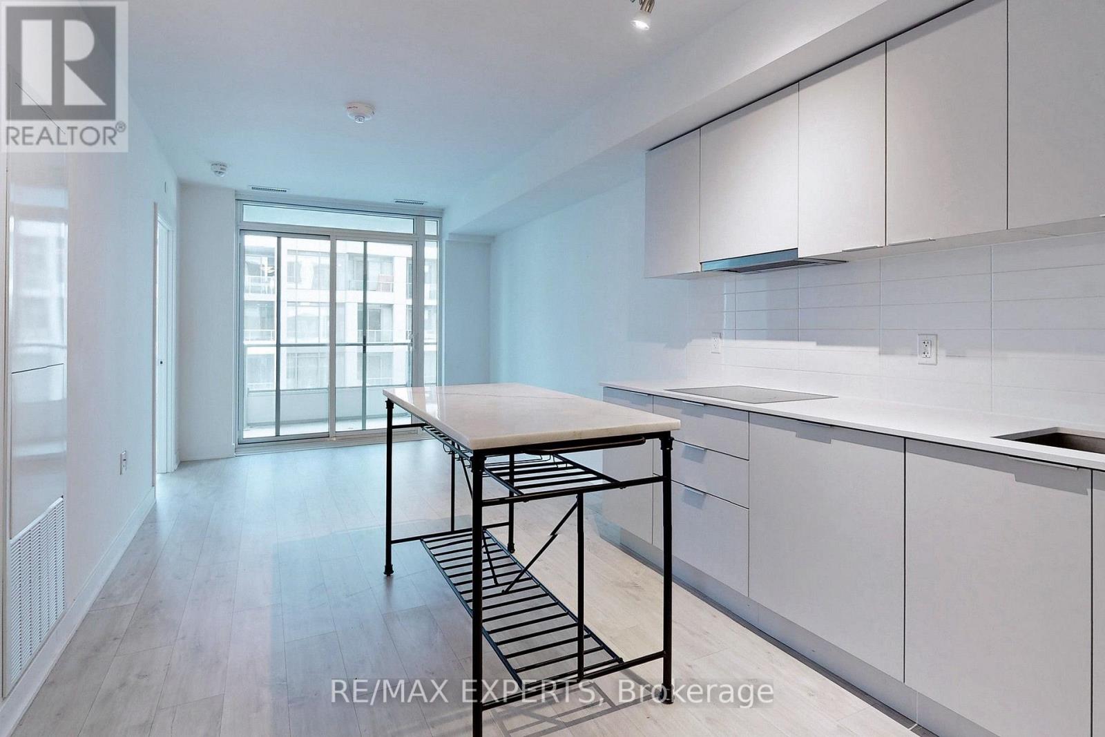 #1114 27 BATHURST STREET - 10