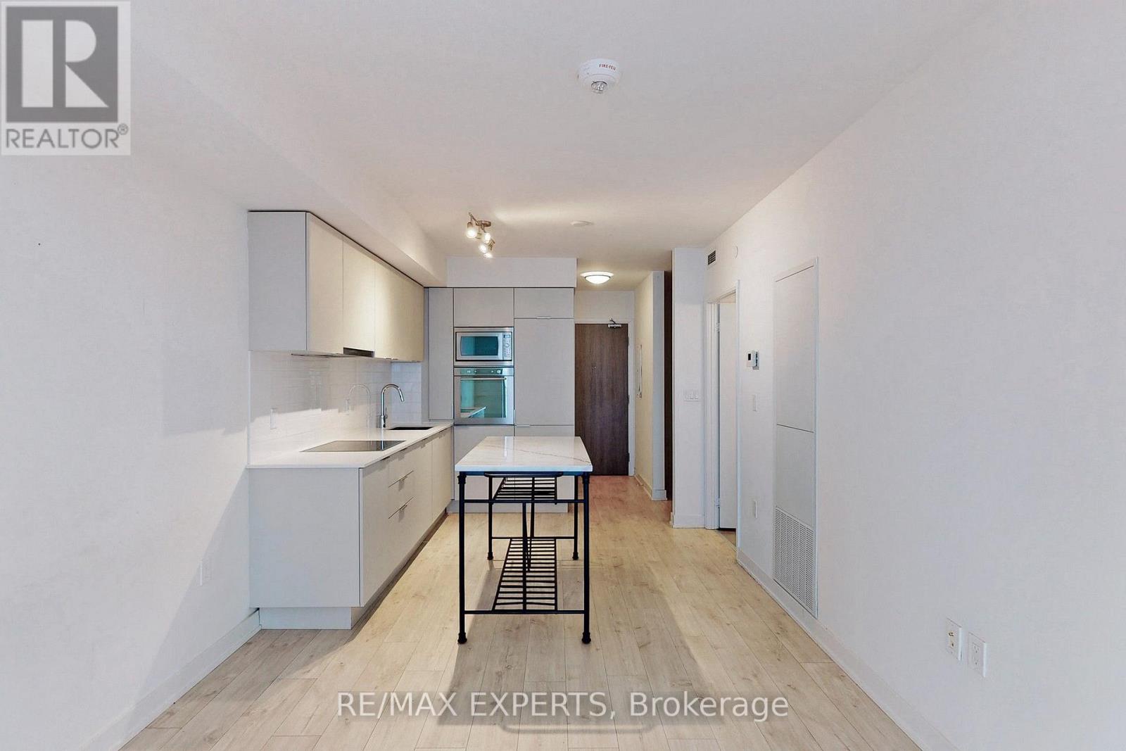 #1114 27 BATHURST STREET - 11