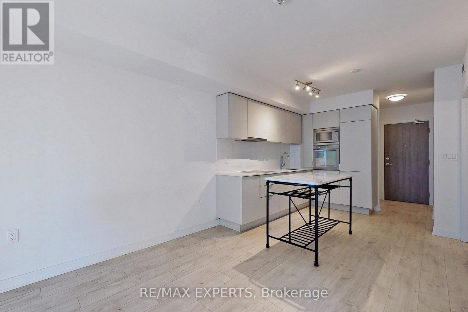 #1114 27 BATHURST STREET - 12