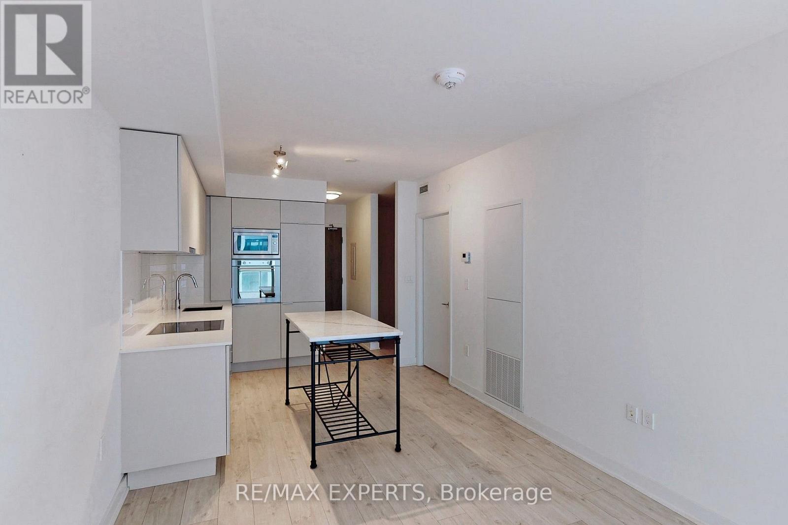 #1114 27 BATHURST STREET - 13