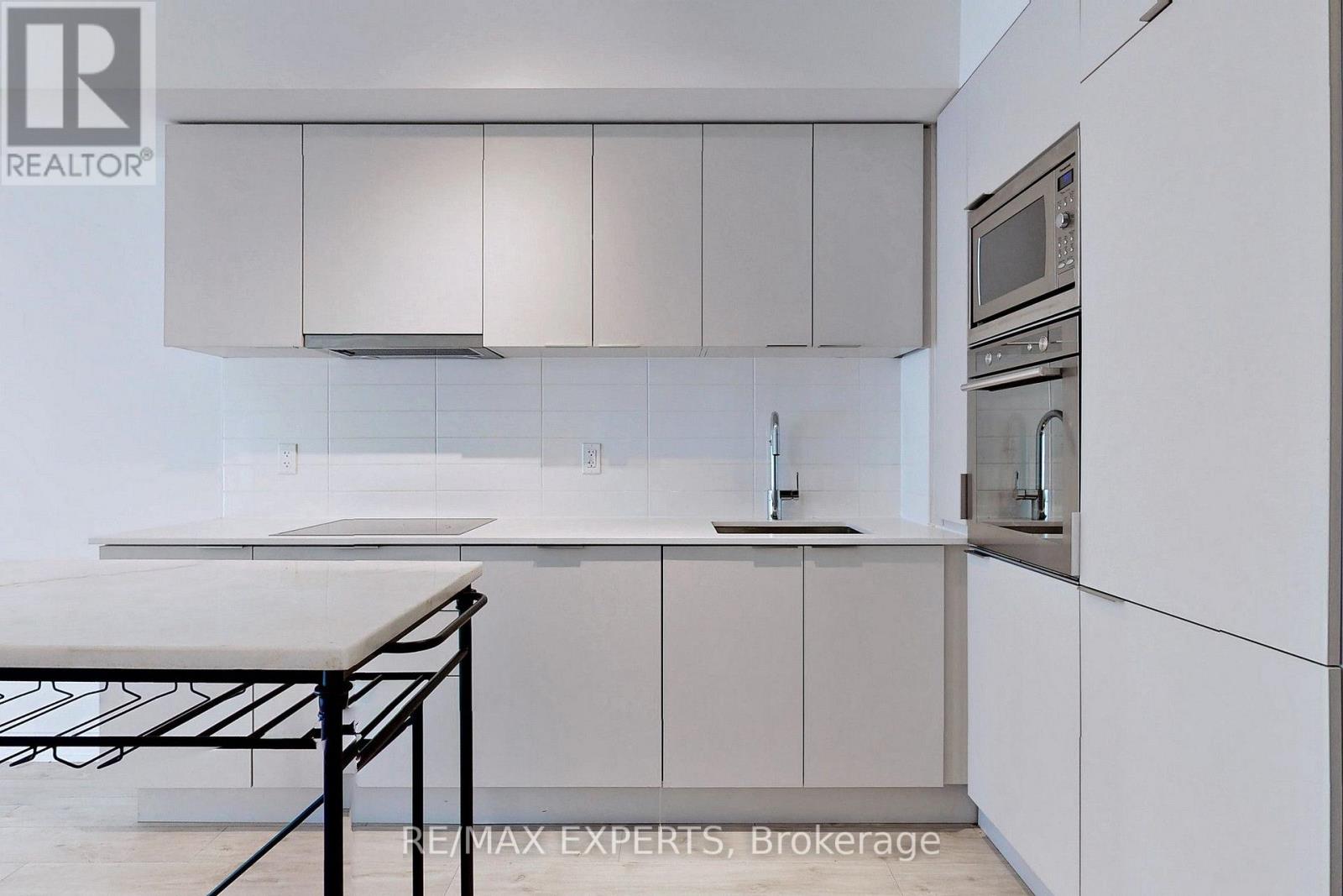 #1114 27 BATHURST STREET - 15
