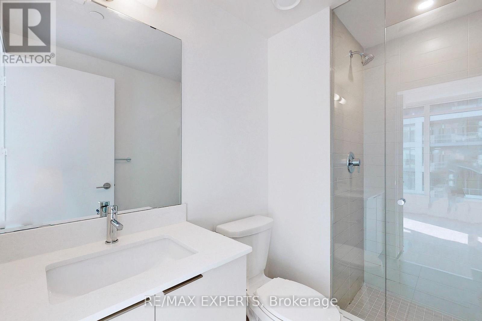 #1114 27 BATHURST STREET - 21