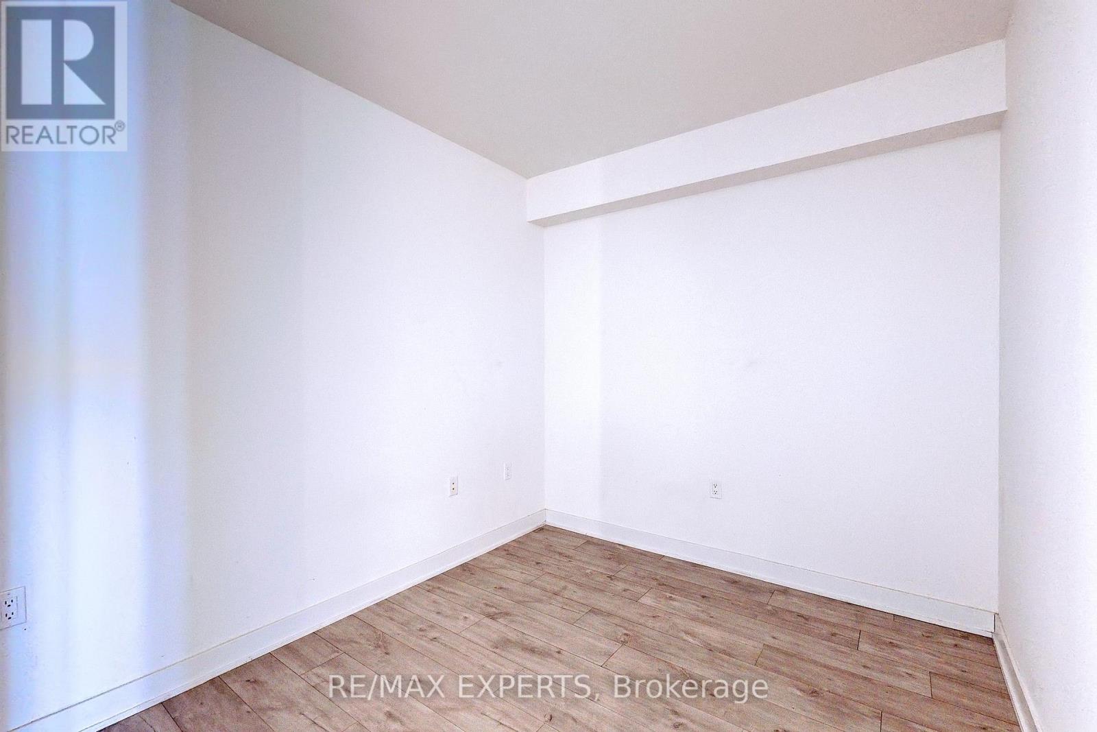 #1114 27 BATHURST STREET - 24