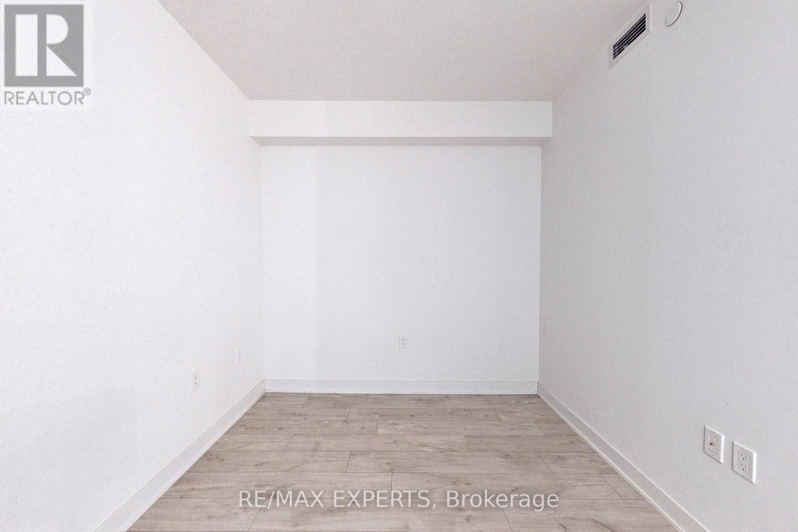 #1114 27 BATHURST STREET - 25