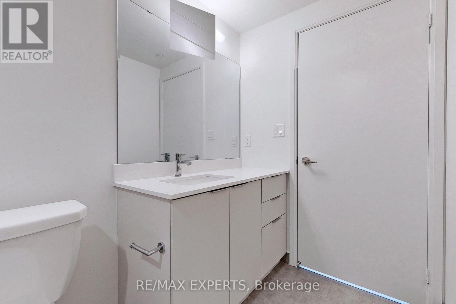 #1114 27 BATHURST STREET - 28