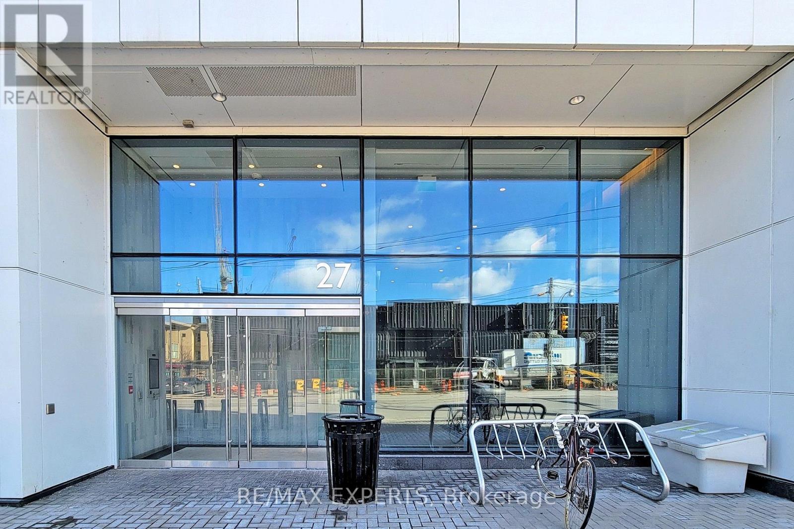 #1114 27 BATHURST STREET - 3
