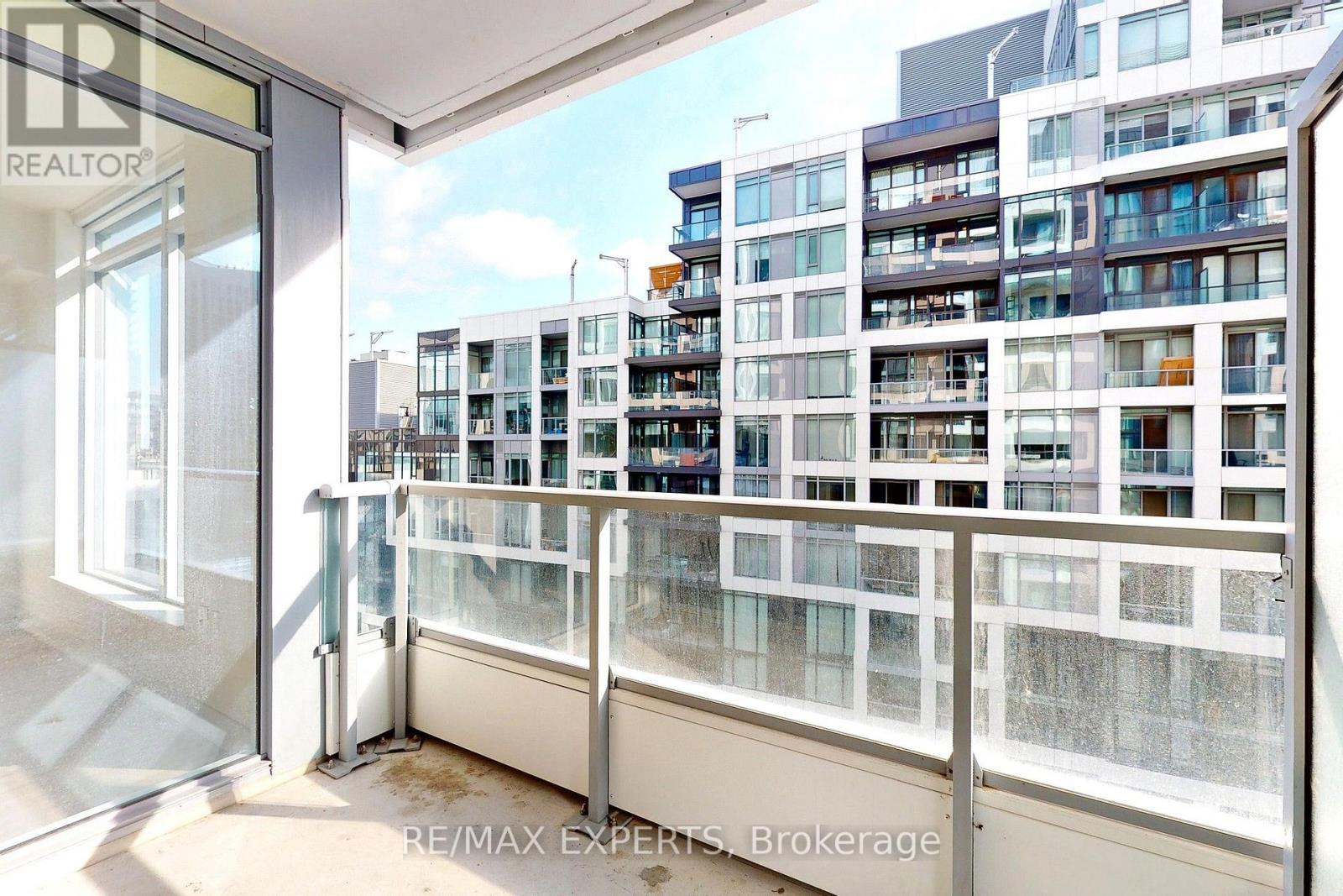 #1114 27 BATHURST STREET - 30