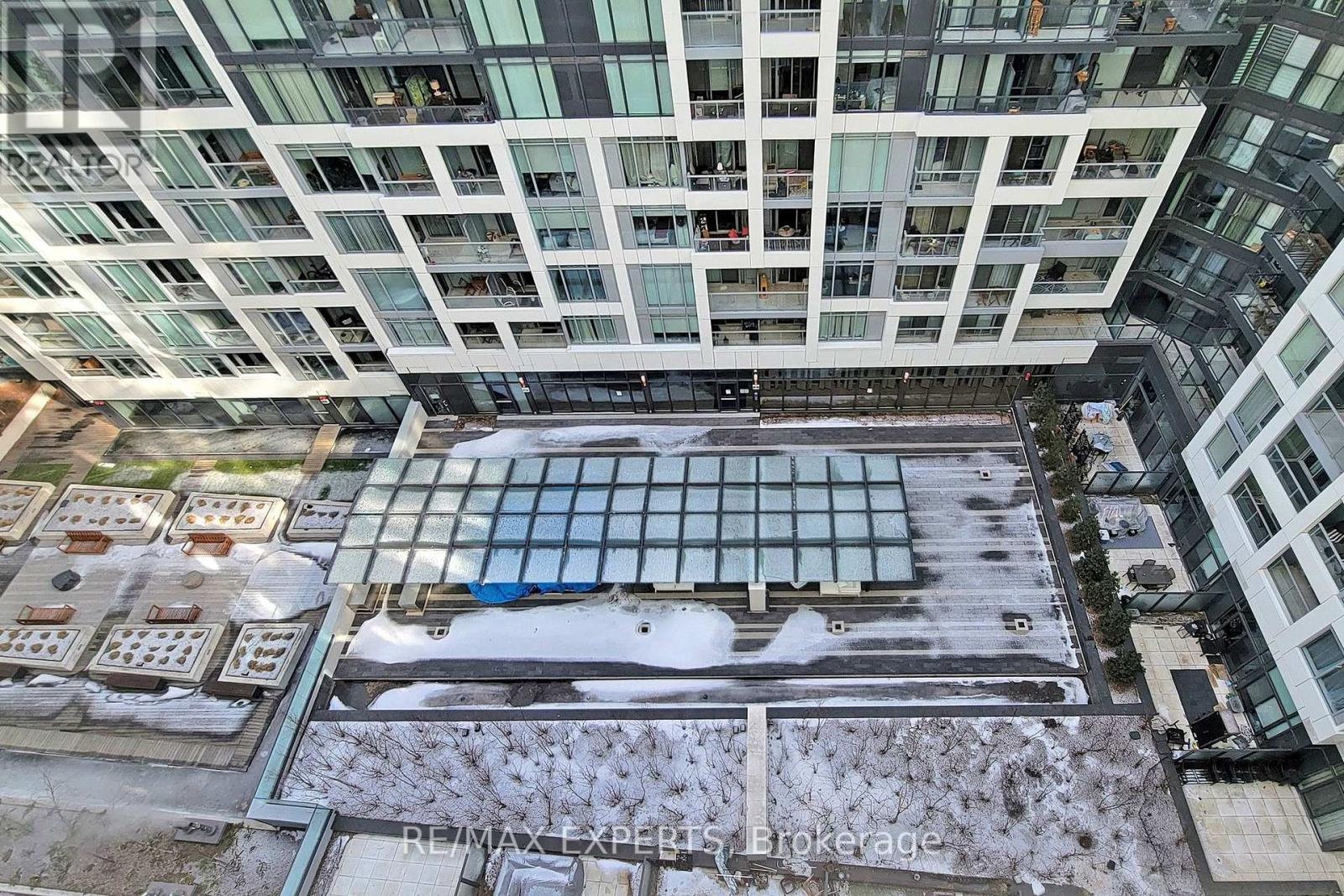 #1114 27 BATHURST STREET - 31