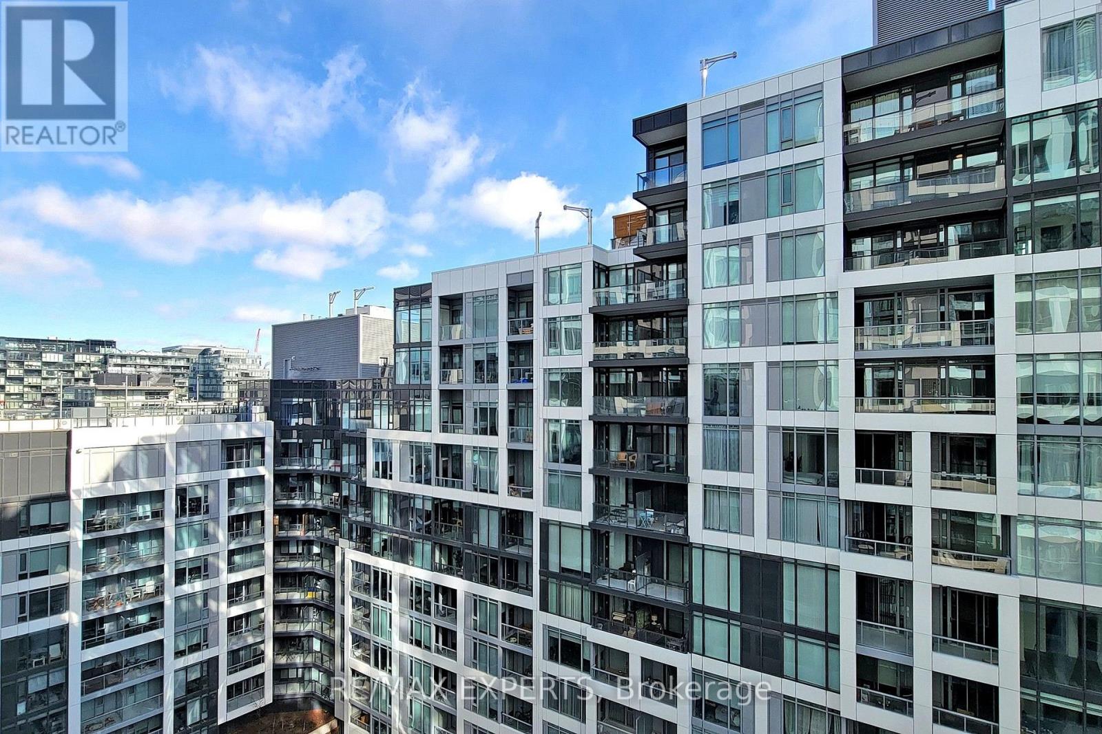 #1114 27 BATHURST STREET - 32