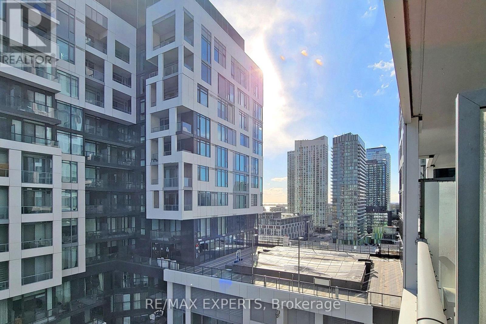 #1114 27 BATHURST STREET - 34