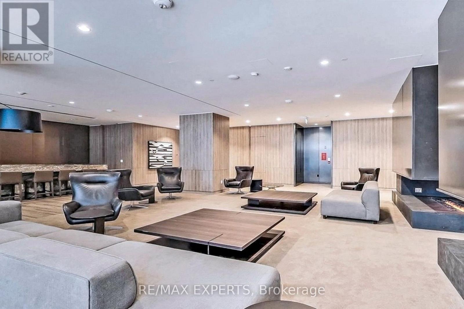 #1114 27 BATHURST STREET - 36