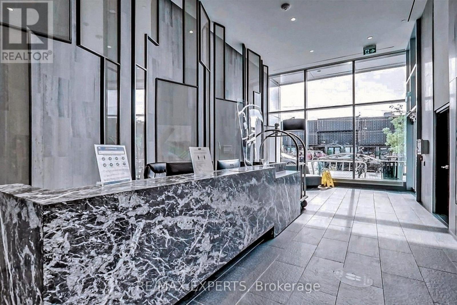 #1114 27 BATHURST STREET - 37