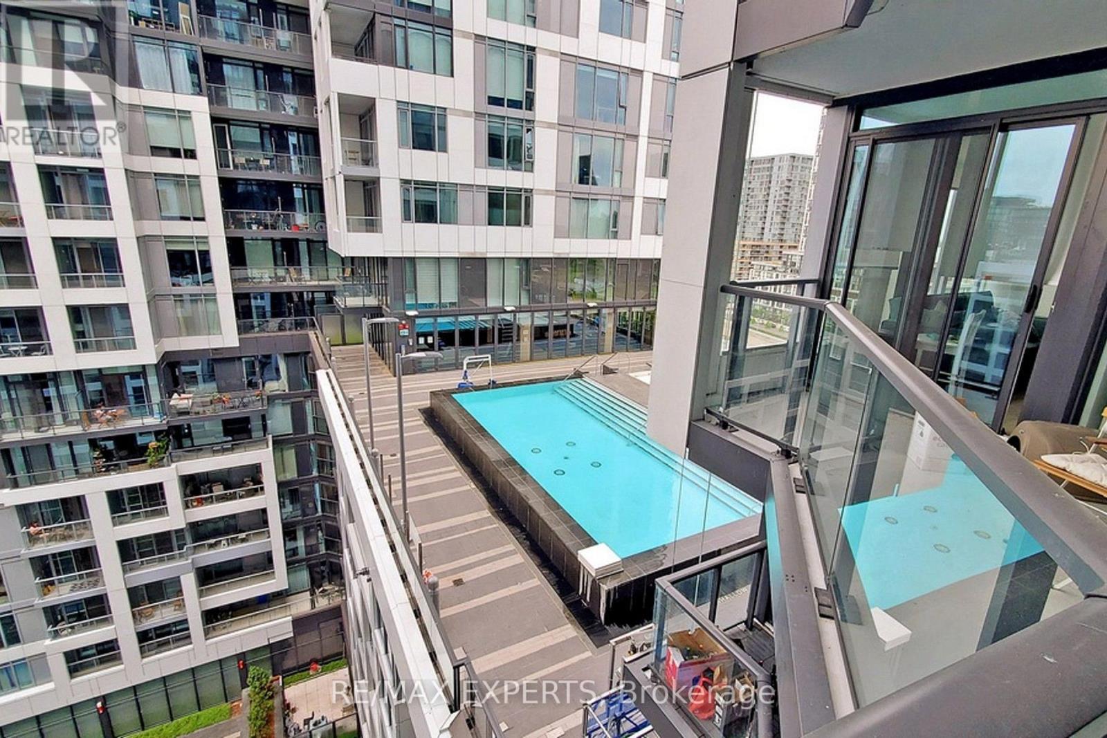 #1114 27 BATHURST STREET - 39