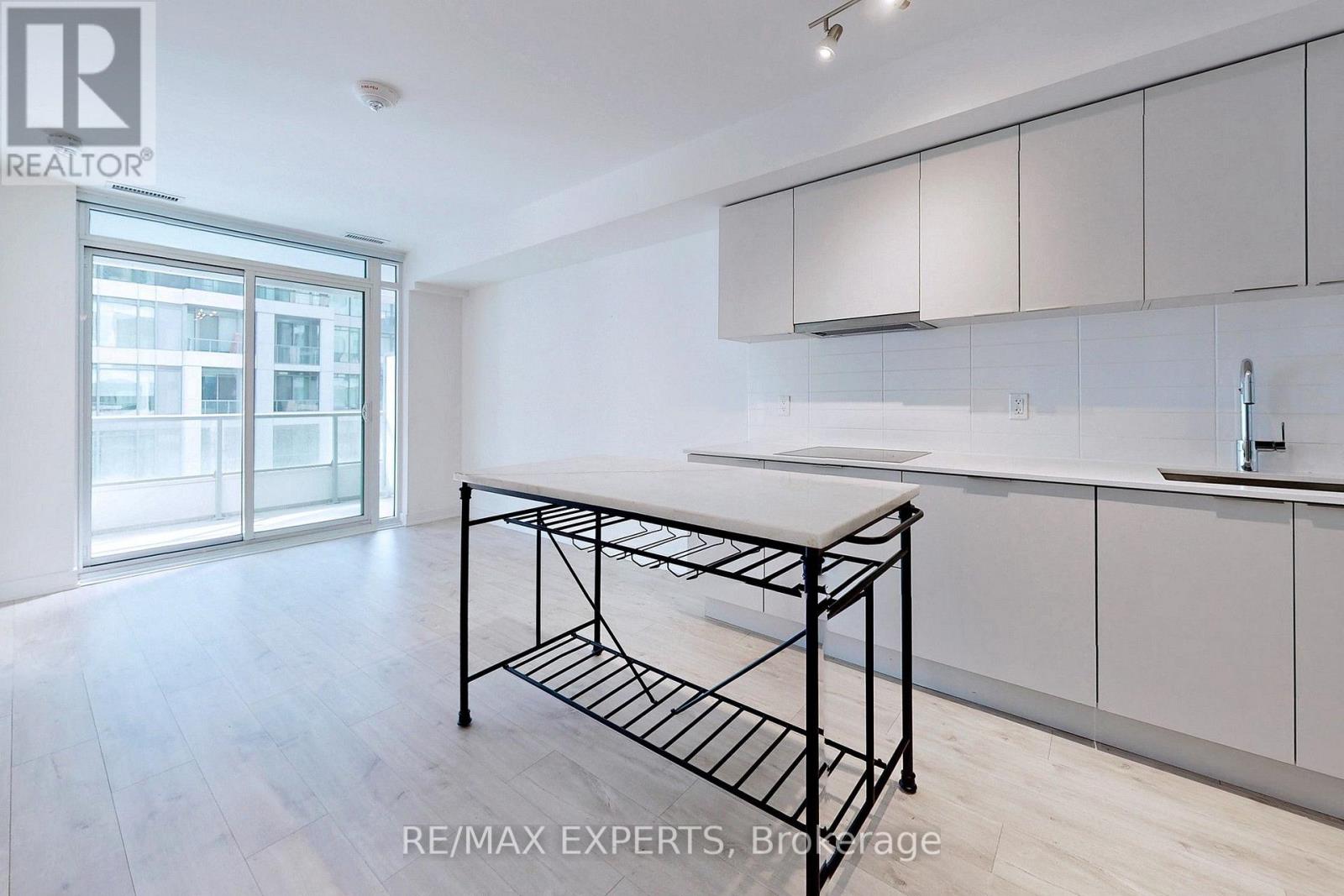 #1114 27 BATHURST STREET - 9