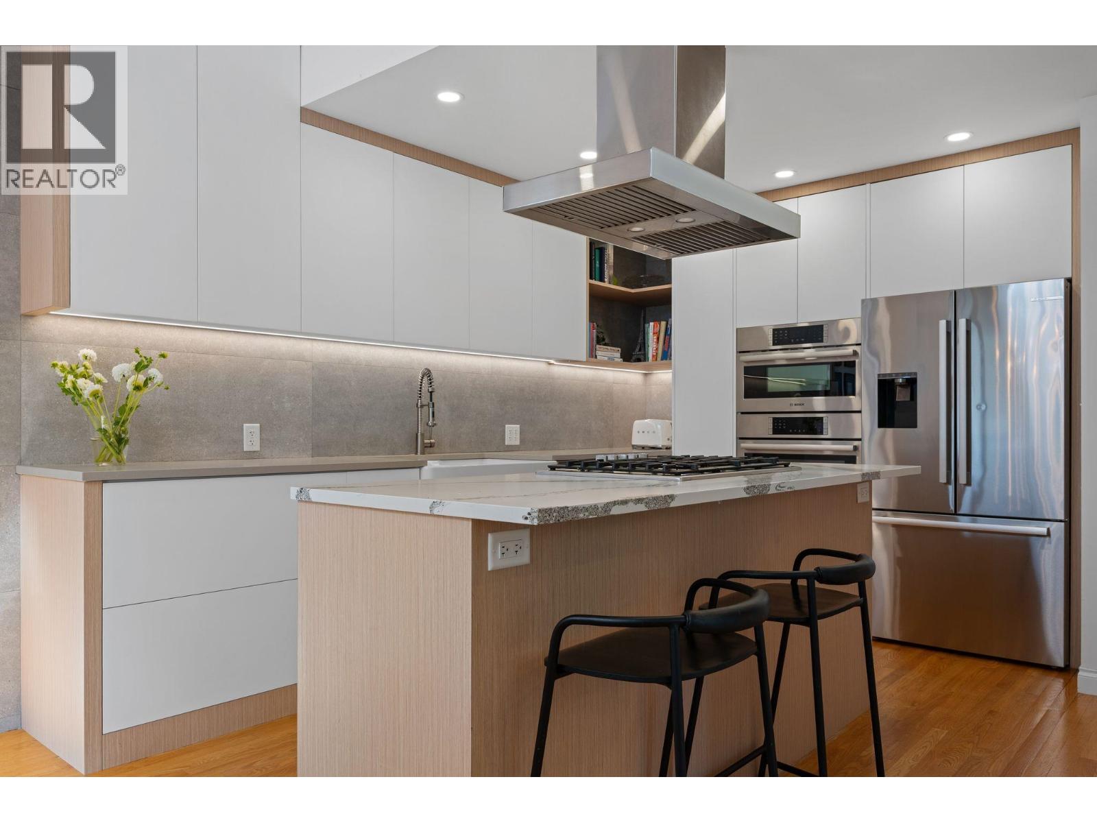 1987 W 13TH AVENUE, Vancouver
