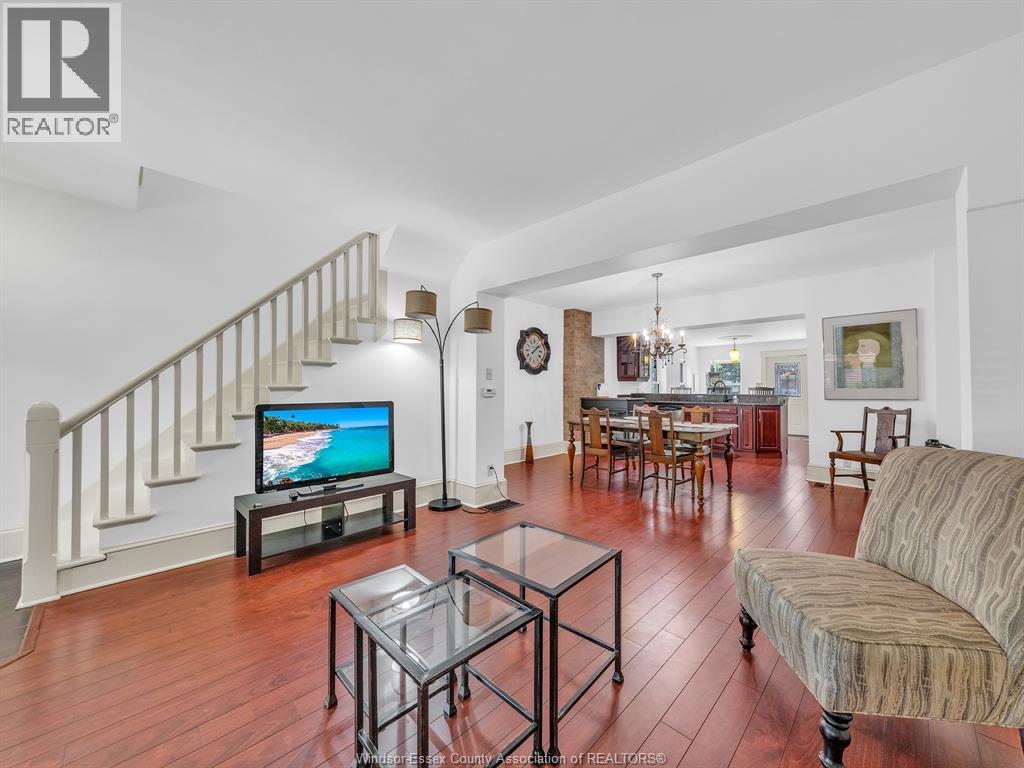 883 MONMOUTH - 19