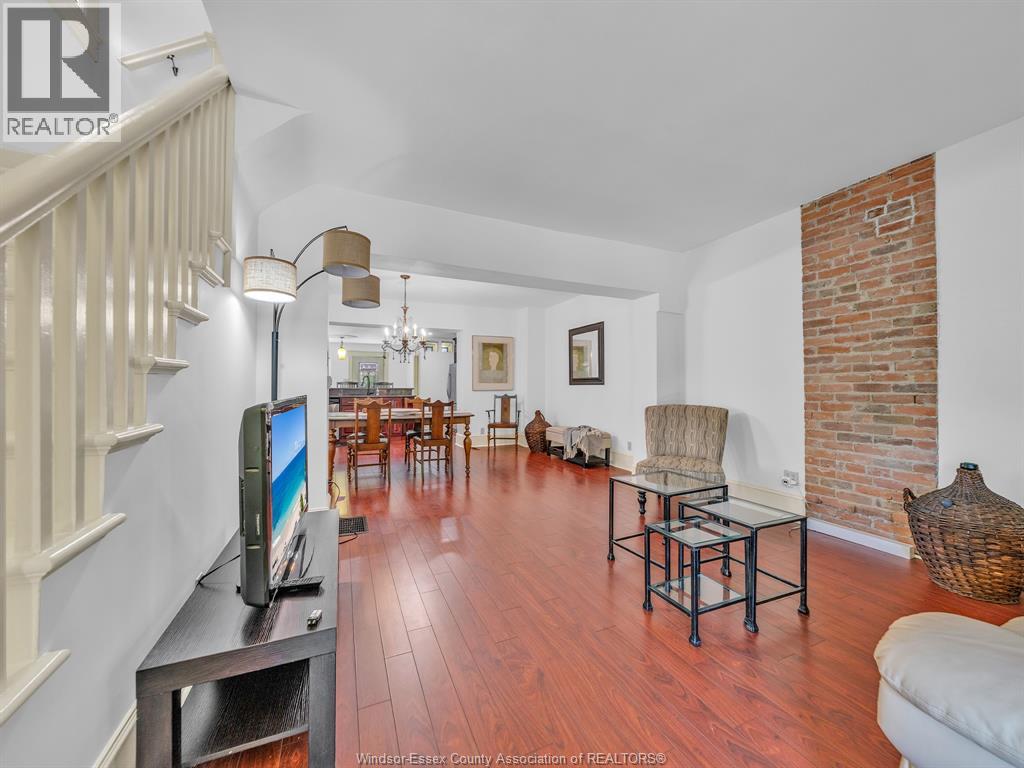 883 MONMOUTH - 18