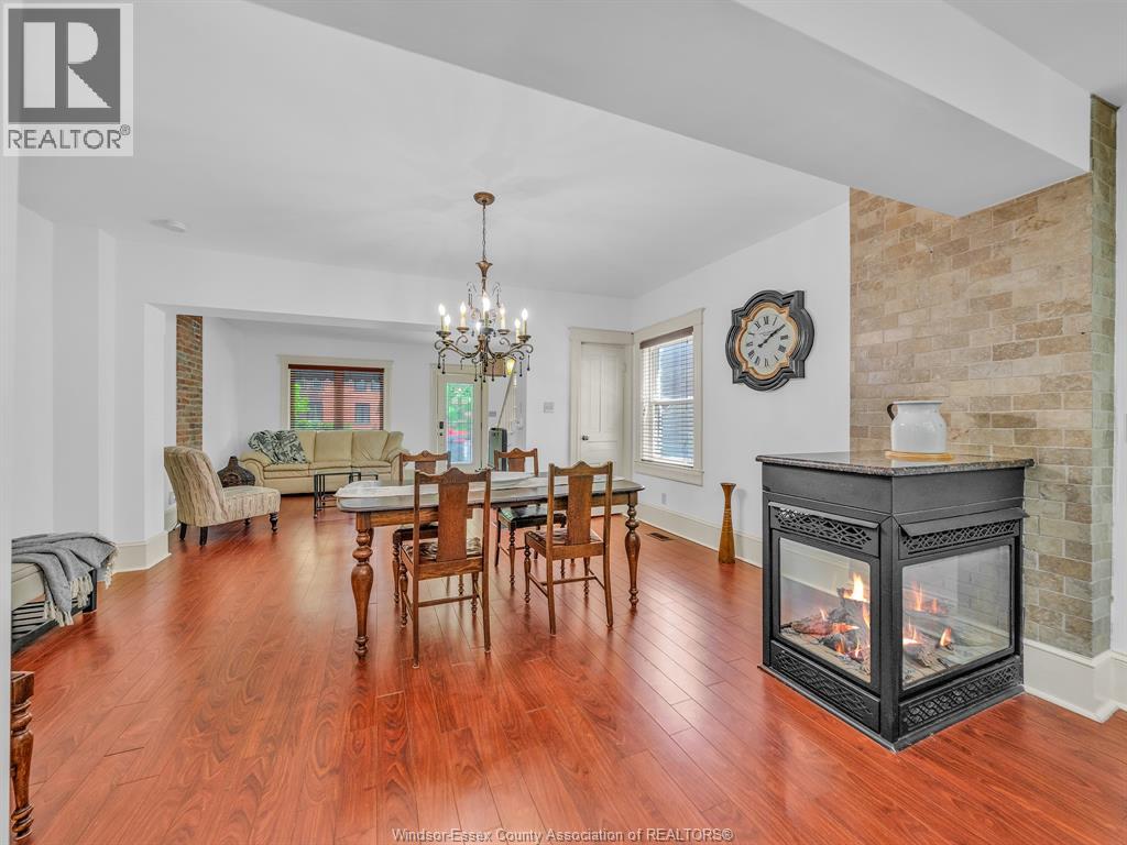 883 MONMOUTH - 24