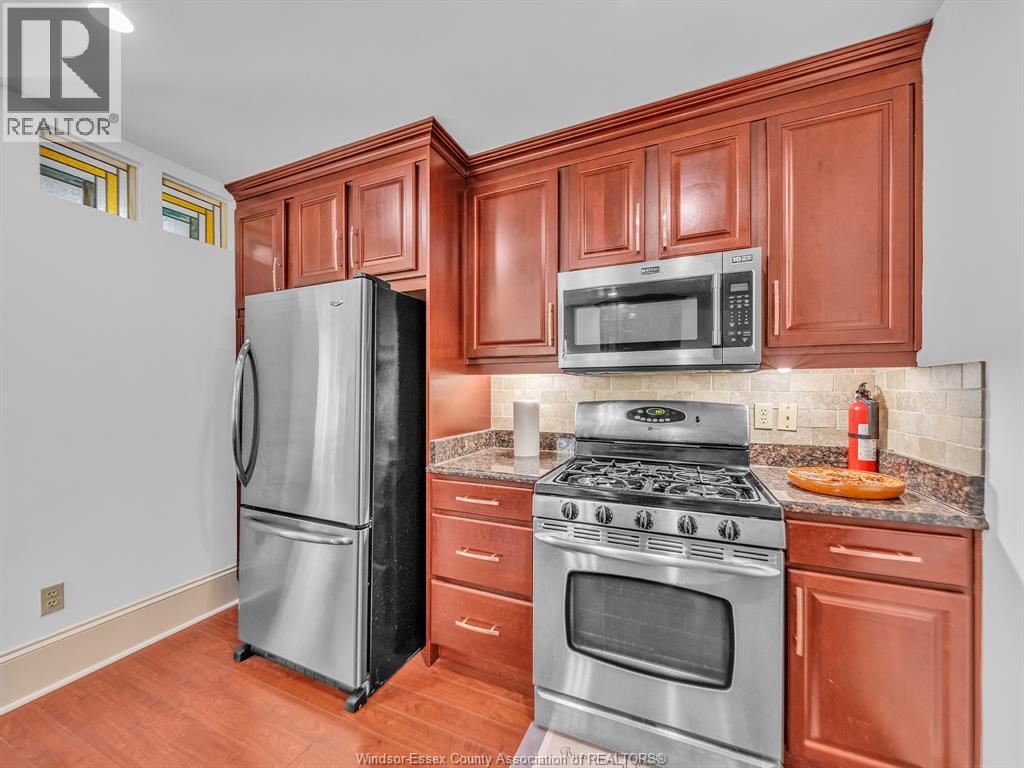 883 MONMOUTH - 28