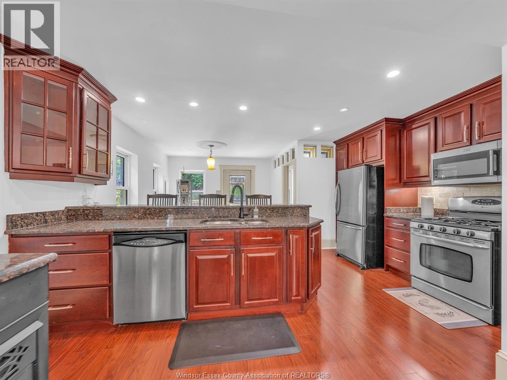 883 MONMOUTH - 23