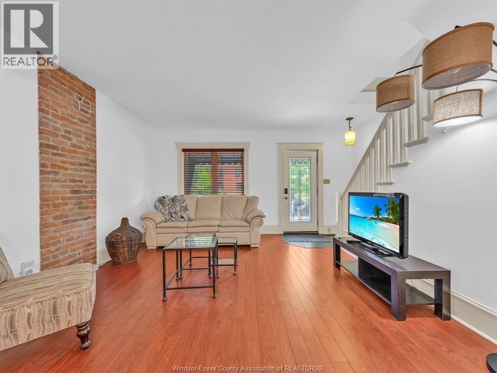 883 MONMOUTH - 32