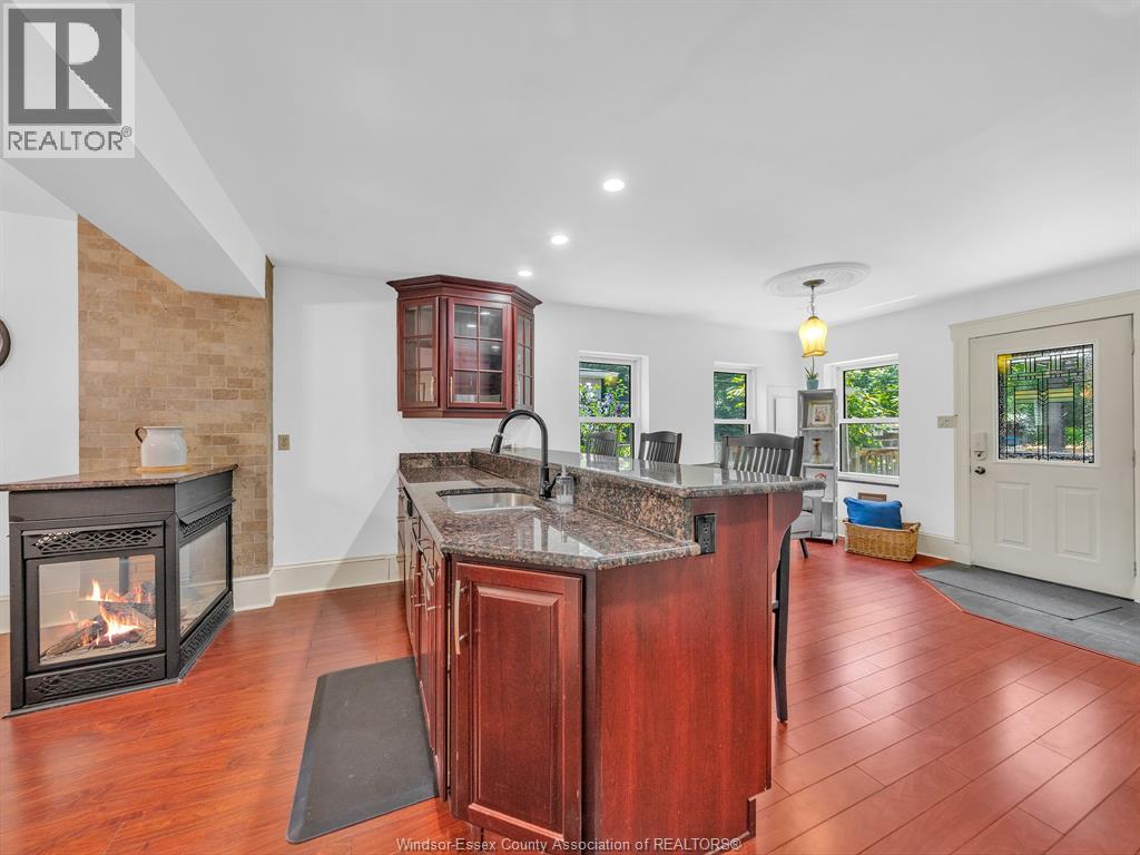883 MONMOUTH - 29