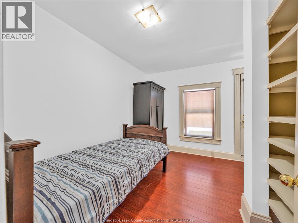 883 MONMOUTH - 37