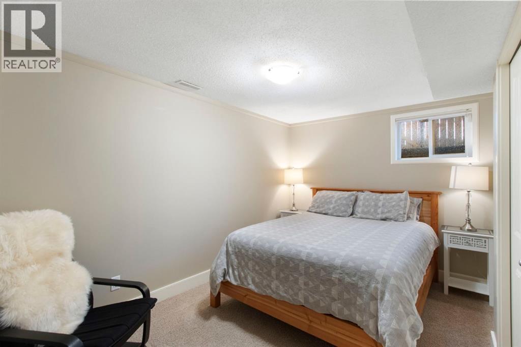 10504 Spadina Drive SW - 30