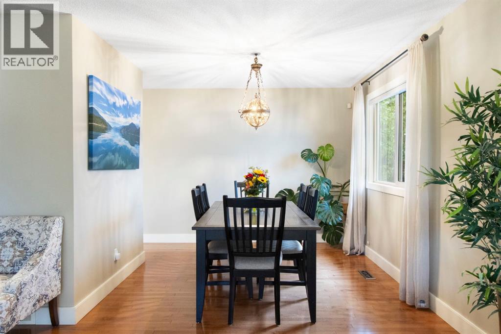 10504 Spadina Drive SW - 11