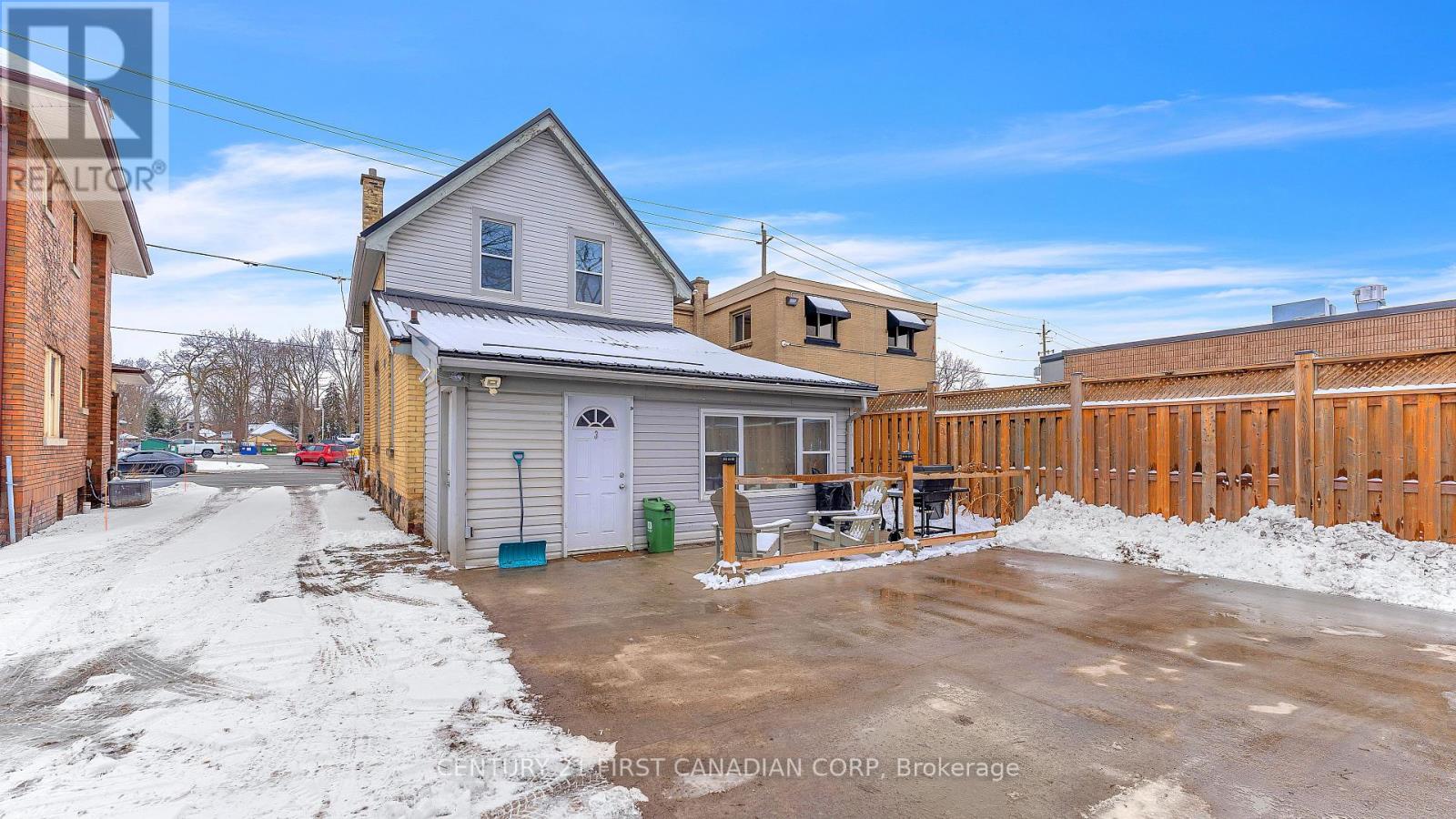 118 WHARNCLIFFE ROAD S - 22