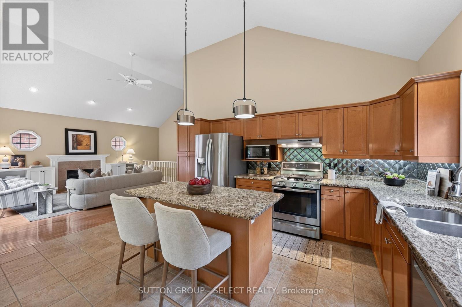 #104 25 BECHER STREET - 12