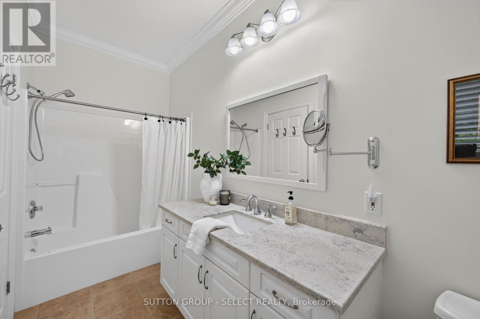 #104 25 BECHER STREET - 20
