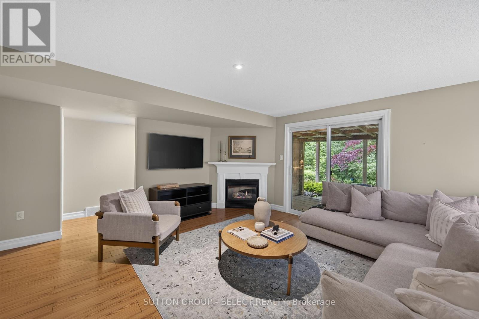 #104 25 BECHER STREET - 24