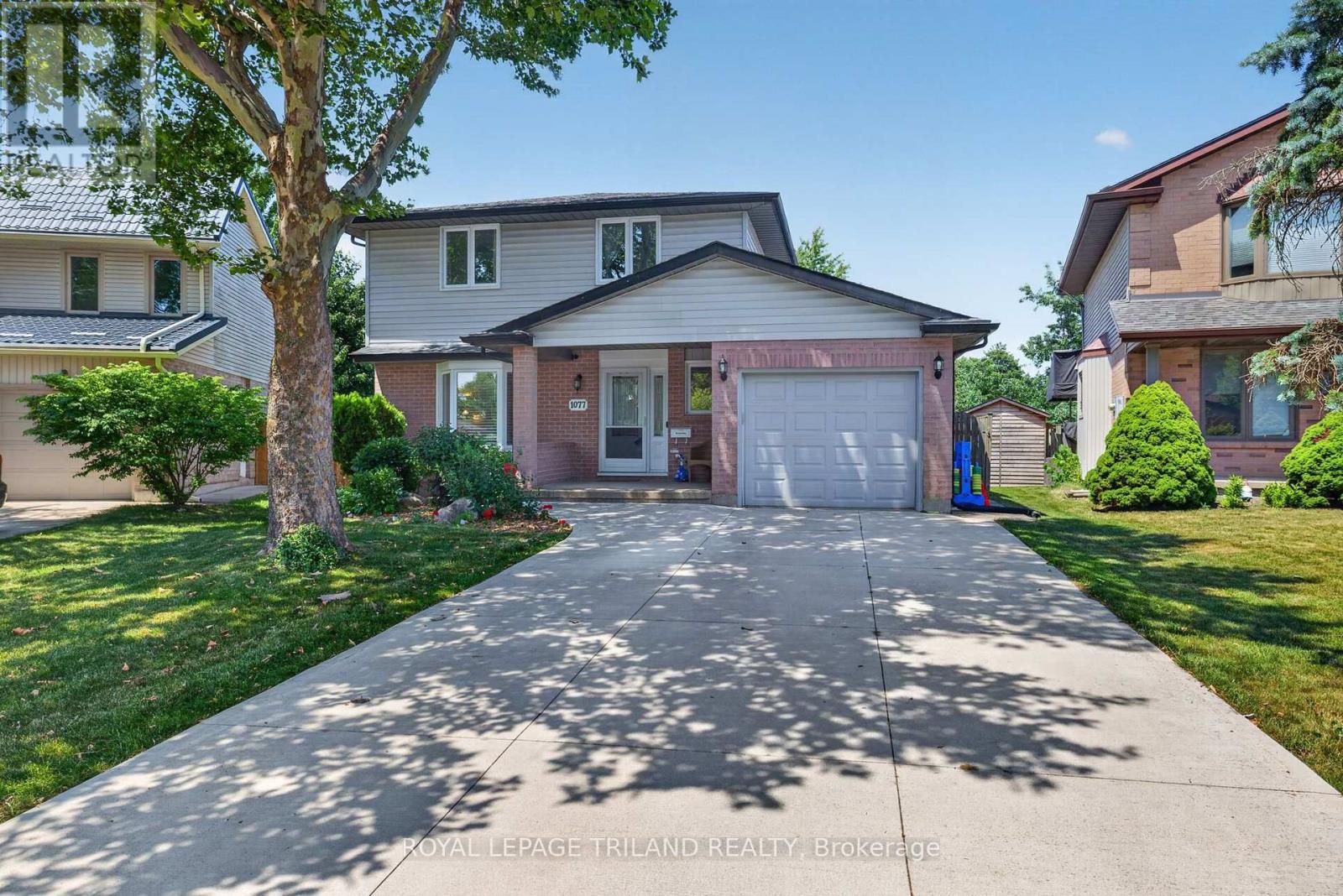 1077 MAHOGANY CRESCENT - 1