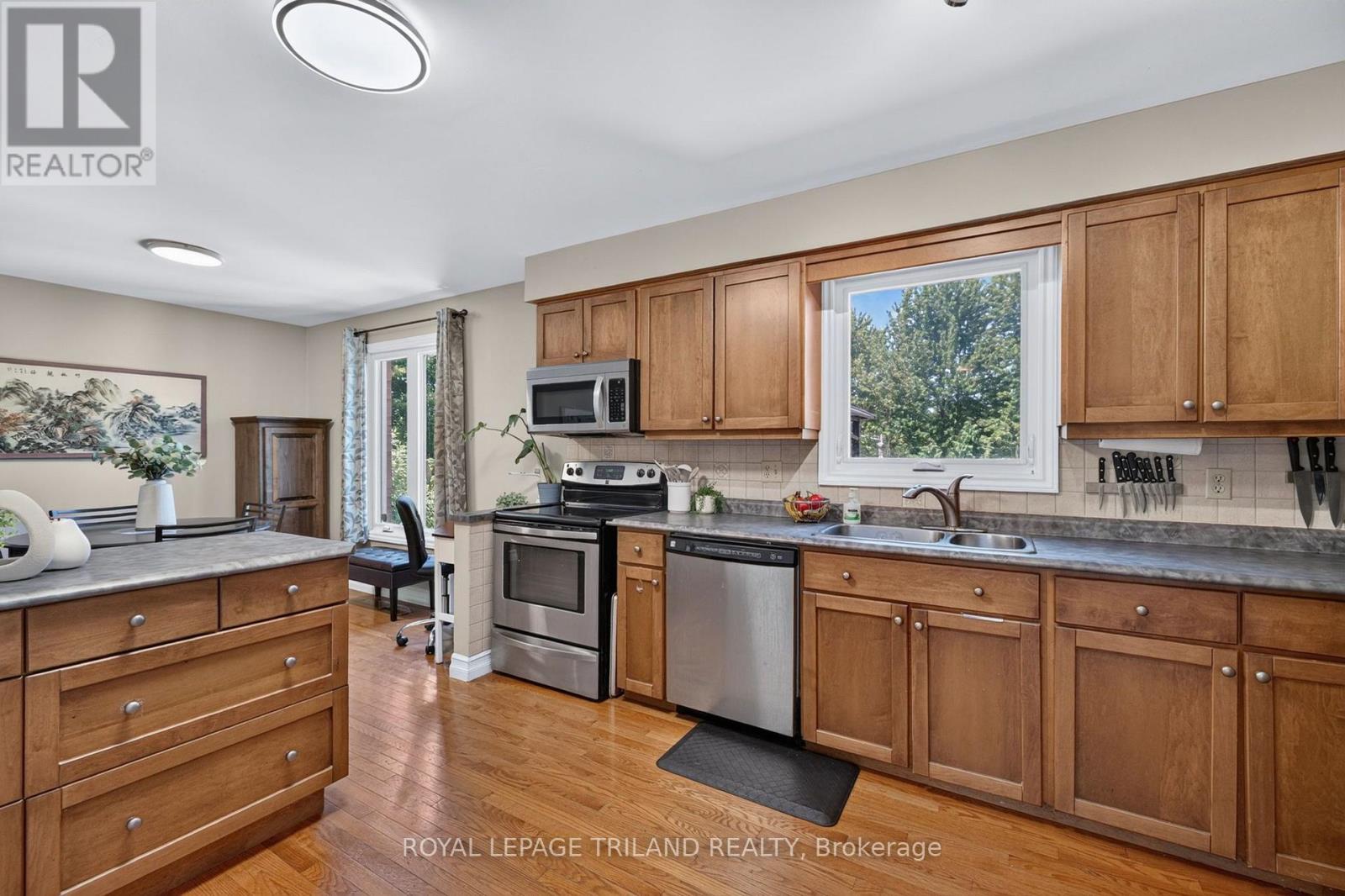 1077 MAHOGANY CRESCENT - 12