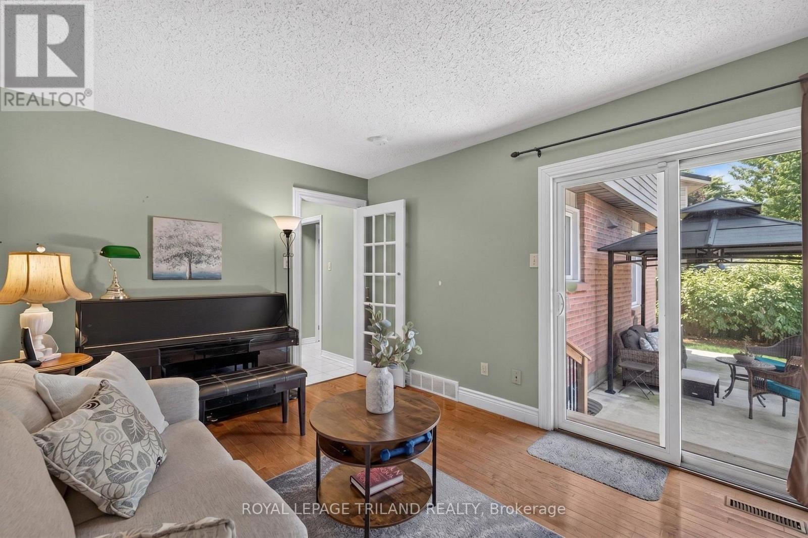1077 MAHOGANY CRESCENT - 17